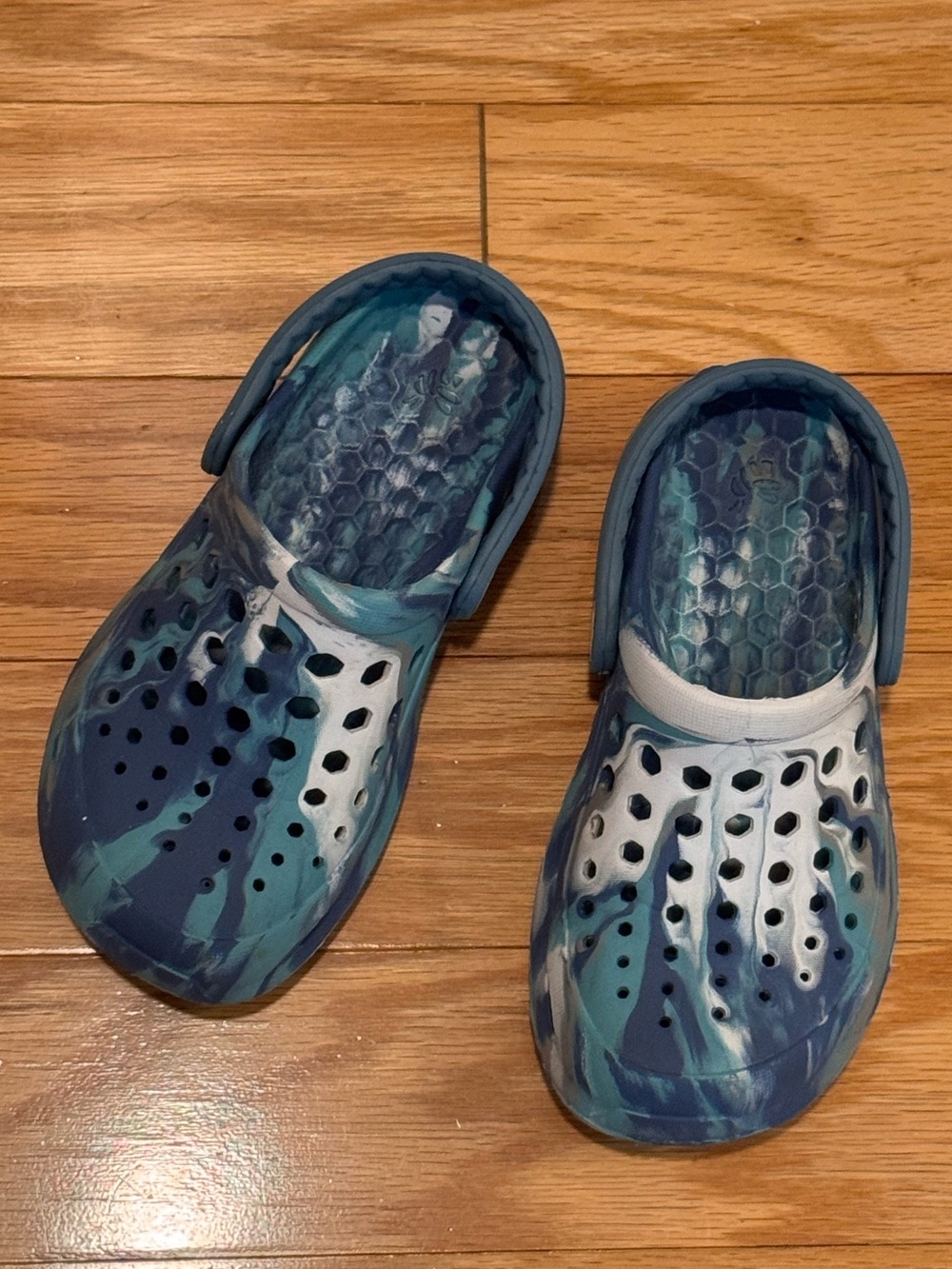 Joybees sustainable active clog Croc-like sandals